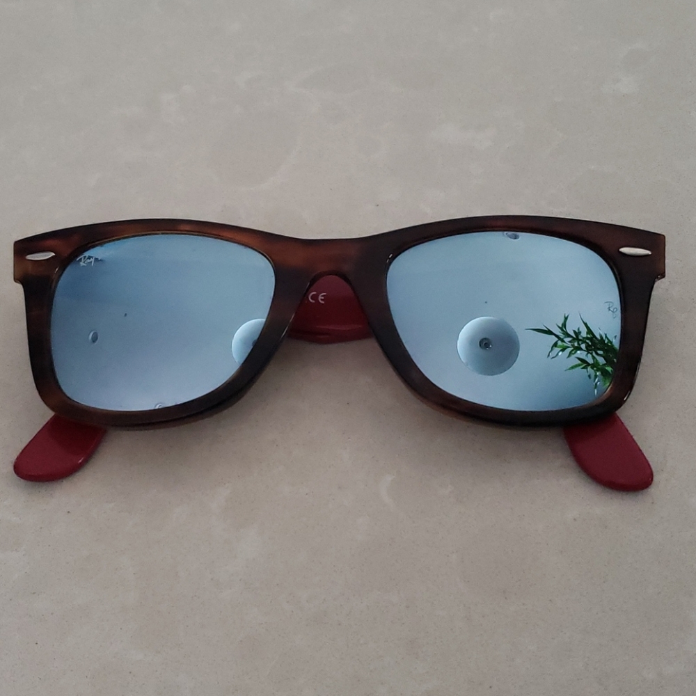 Ray Ban Wayfarer sunglasses Mint cond.